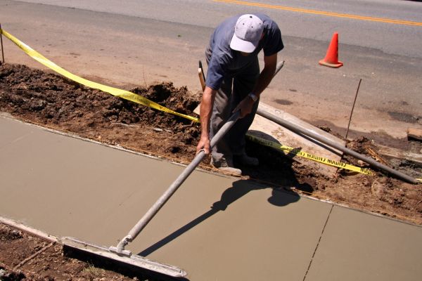 Sidewalk Cementing in Camas